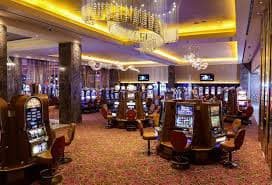 Meja live casino vibokeb dengan dealer sungguhan untuk baccarat dan roulette Indonesia